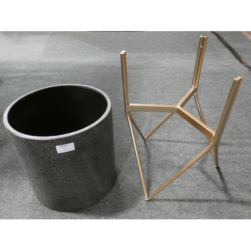 3035 - Textured metal plantstand ( 50cm tall ) * This lot is subject to VAT