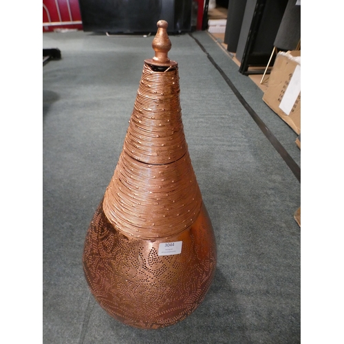 3044 - Copper effect Rosenblum table lamp ( 43cm tall ) * This lot is subject to VAT