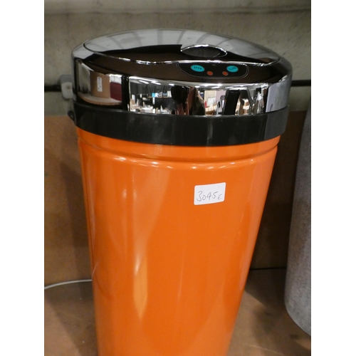 3045e - Orange circular motion sensor bin * This lot is subject to VAT