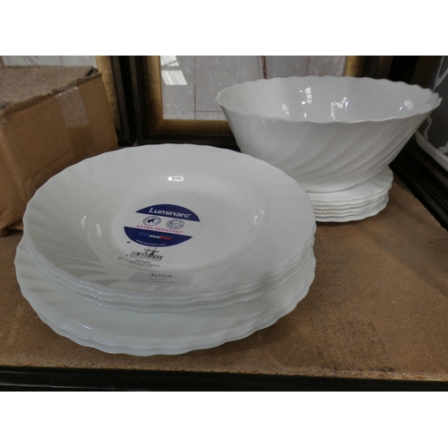 3058 - Quantity of Luminaire glass dinnerware * This lot is subject to VAT