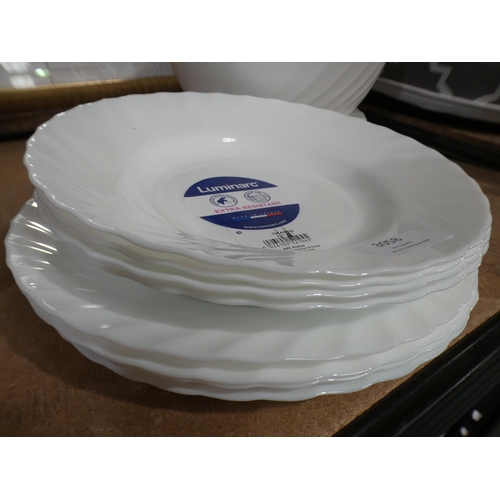 3058 - Quantity of Luminaire glass dinnerware * This lot is subject to VAT