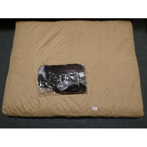 3126 - Large rectangular pet bed in removable cover * This lot is subject to VAT