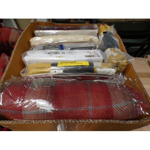 3185 - Quantity of curtains - approx. 10 sets * This lot is subject to VAT