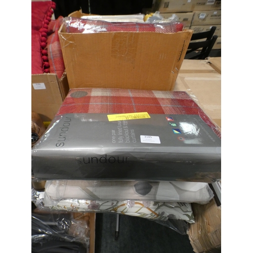 3185 - Quantity of curtains - approx. 10 sets * This lot is subject to VAT