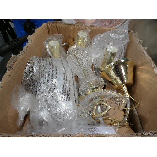 3193 - Quantity of light fixtures * This lot is subject to VAT