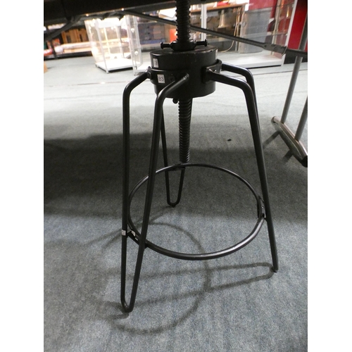 3198 - Black metal barstool with wooden seat * This lot is subject to VAT