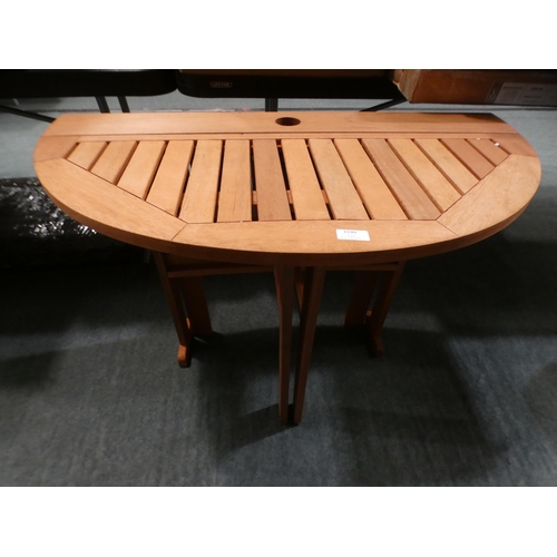 3199 - Wooden circular garden table * This lot is subject to VAT