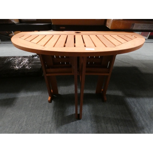 3199 - Wooden circular garden table * This lot is subject to VAT