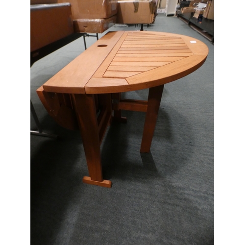 3199 - Wooden circular garden table * This lot is subject to VAT