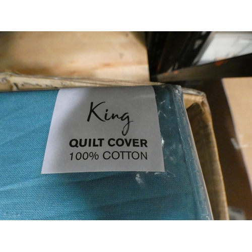 3258 - Quantity of King Size Duvet Sets. Approx 8 in lot * This lot is subject to VAT