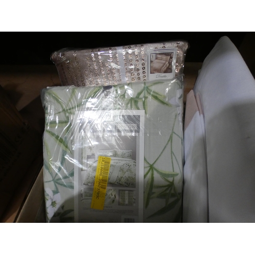 3260 - Quantity of double size duvet sets - approx. 6 in lot * This lot is subject to VAT