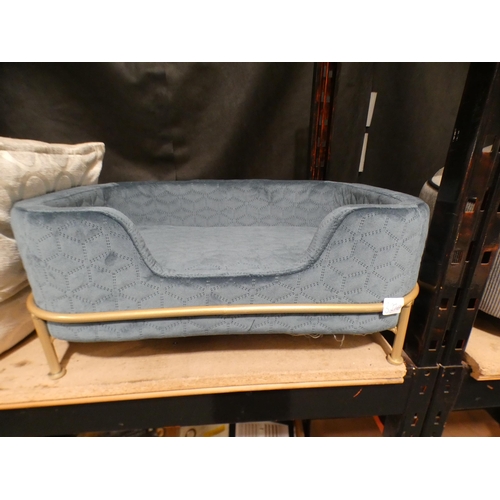 3270 - Blue velvet on gold metal base pet bed * This lot is subject to VAT