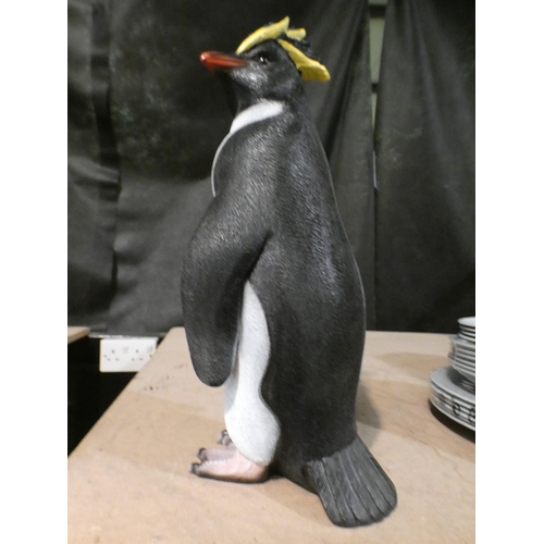 3278 - Novelty statue of a penguin * This lot is subject to VAT