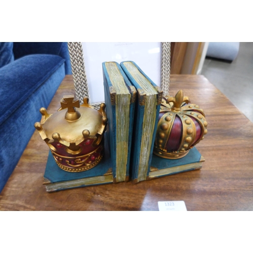 1330 - A pair of crown bookends, H15cms (CRB56818)   #