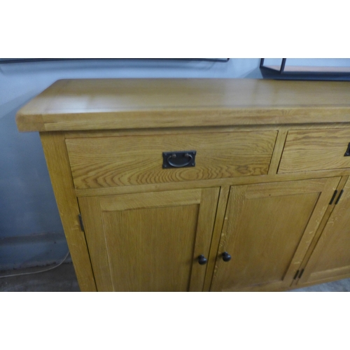 1475 - A Winchester oak extra large four door sideboard (CO-4DS)  *This lot is subject to VAT