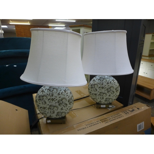 1547 - A pair of floral/oriental table lamps