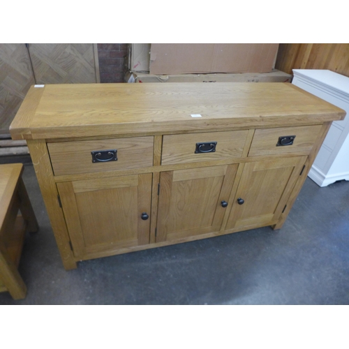 1583 - A Winchester oak large three door sideboard (CO-3DS)  *This lot is subject to VAT