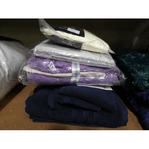 3075 - Two shower curtains, a luxury bathrobe and a quantity of Catherine Lansfield towels * This lot is su... 