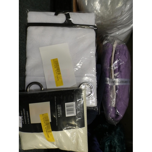 3075 - Two shower curtains, a luxury bathrobe and a quantity of Catherine Lansfield towels * This lot is su... 