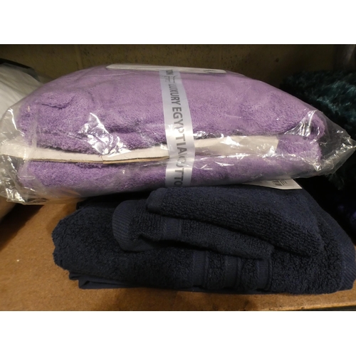 3075 - Two shower curtains, a luxury bathrobe and a quantity of Catherine Lansfield towels * This lot is su... 