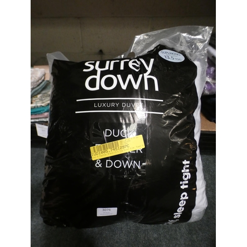 3076 - Duck feather and down luxury superking duvet (13.5 tog) * This lot is subject to VAT