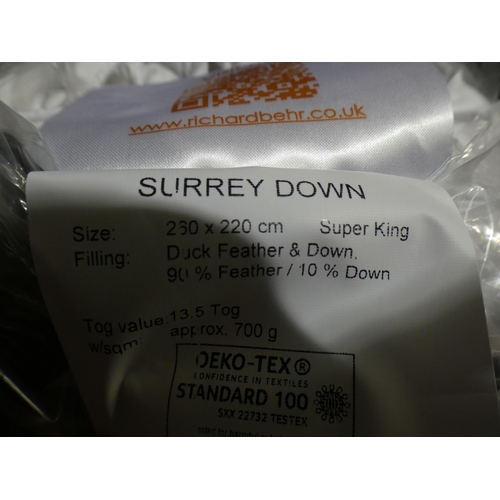 3076 - Duck feather and down luxury superking duvet (13.5 tog) * This lot is subject to VAT