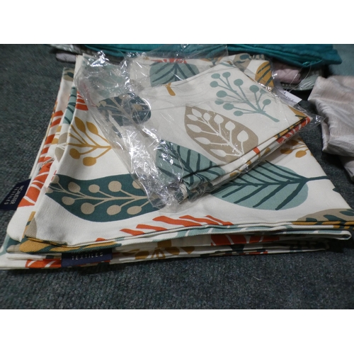 3077 - Quantity of cushion covers * This lot is subject to VAT