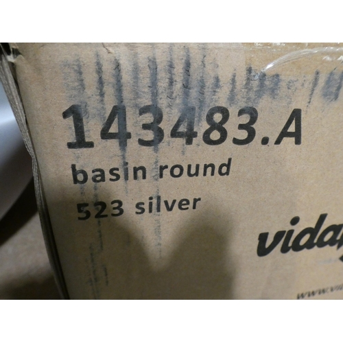 3082 - Silver round metal basin * This lot is subject to VAT