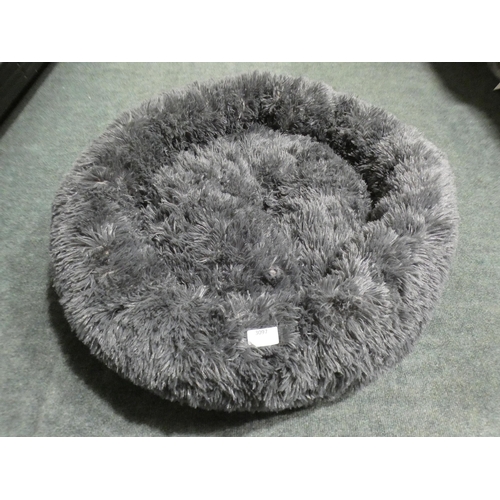 3097 - Grey fluffy pet bed * This lot is subject to VAT