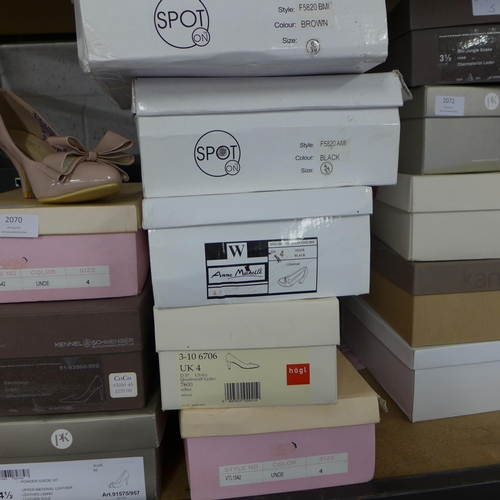 2071 - 5 Pairs lady's fashion shoes, mixed sizes - boxed & unused (3, 3½, 6, 8)