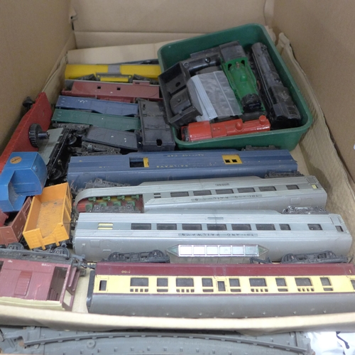 2123 - Large qty. of Hornby & Tri-ang locomotive engines, carriages, track & 4 controllers