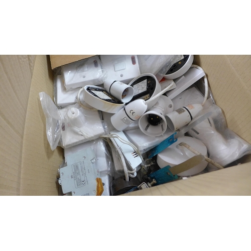 2142 - Box of light sockets and wall sockets