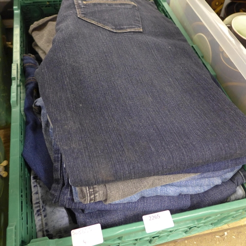 2265 - 20 Assorted pairs of jeans