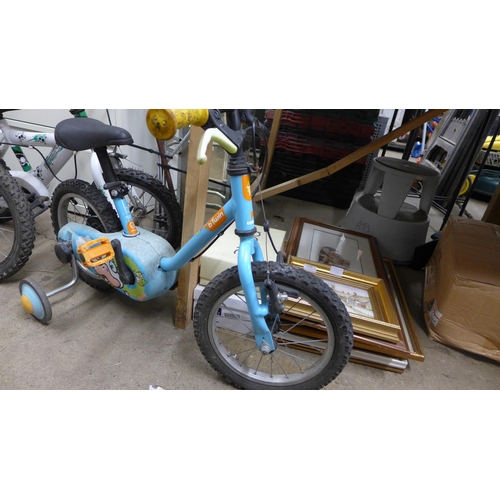 2293 - Three child's bicycles (ages 0-5), two with stabilisers