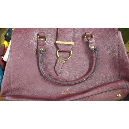 2481 - Tub of approx. 15 leather handbags