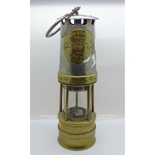 601 - A Hailwoods Ackroyd miner's safety lamp