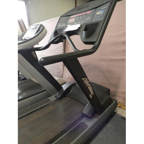 3087 - Life Fitness 9100 commercial treadmill, 211L x 94 W x 158H * this lot is subject to vat