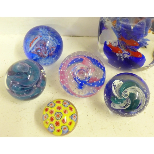 611 - An Italian Murano aquarium paperweight and five other glass paperweights