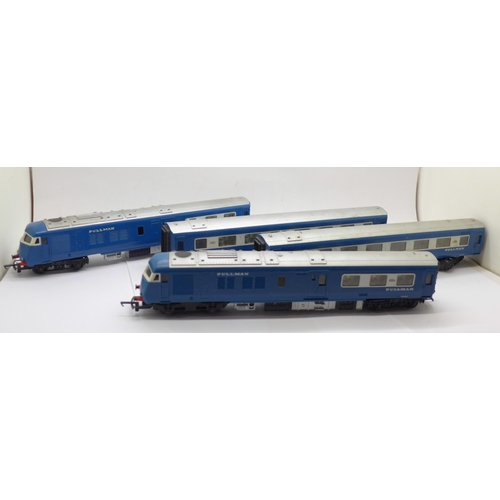 628 - Tri-ang model railway; four blue Pullman OO gauge carriages