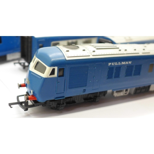 628 - Tri-ang model railway; four blue Pullman OO gauge carriages