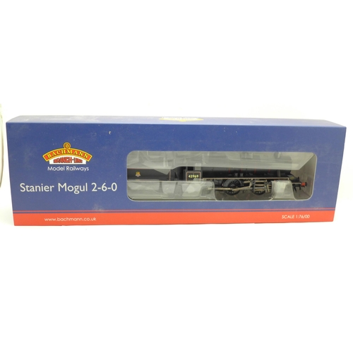 646 - Bachmann Branch-Line model railway, Stanier Mogul 42969 BR lined black early emblem 2-6-0, boxed