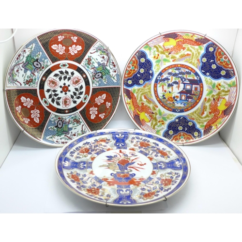 656 - Three Imari Japan plates, 26.5cm