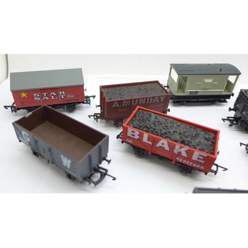 662 - Ten Airfix, Dapol and Grafar OO gauge railway wagons