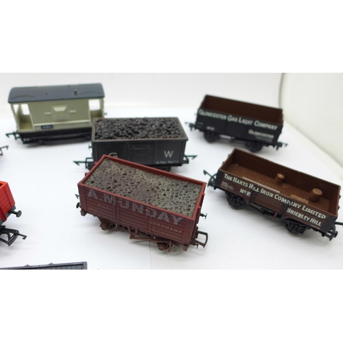 662 - Ten Airfix, Dapol and Grafar OO gauge railway wagons