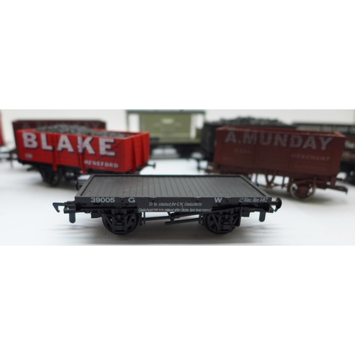 662 - Ten Airfix, Dapol and Grafar OO gauge railway wagons