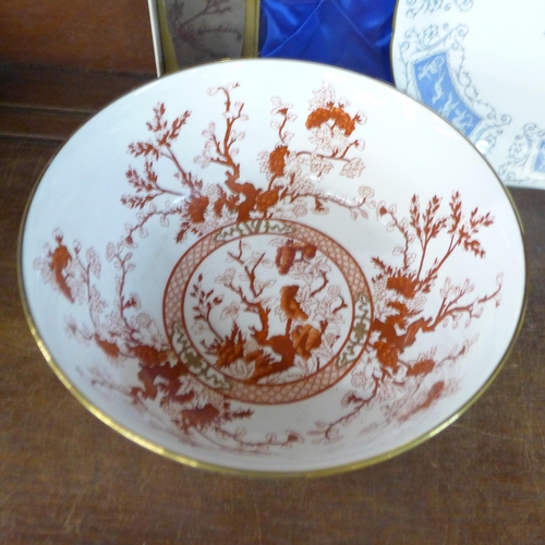 705 - A Coalport Indian Tree Coral bowl and a Coalport cake plate and server with silver covered handle