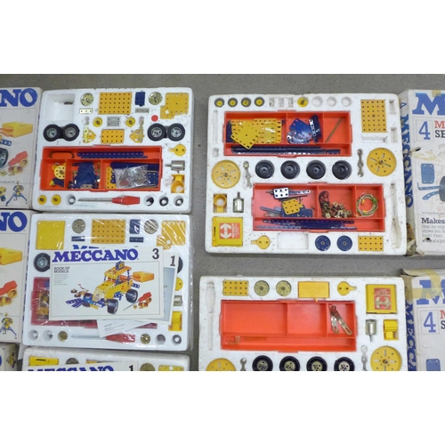 727 - Three Meccano 3 boxed sets and two Meccano 4 boxed sets