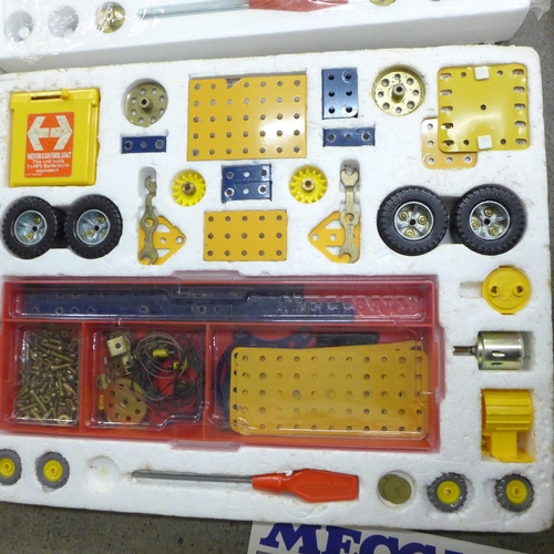 727 - Three Meccano 3 boxed sets and two Meccano 4 boxed sets