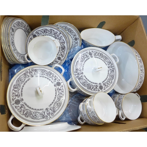 770 - A collection of Royal Worcester Padua dinnerware comprising seven dinner and side plates, six soup b... 