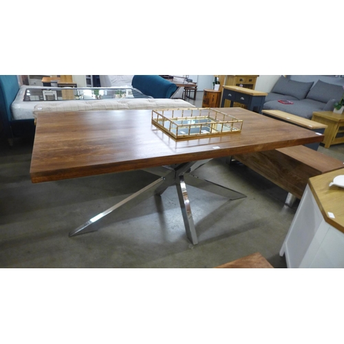 1359 - A Lynx dining table